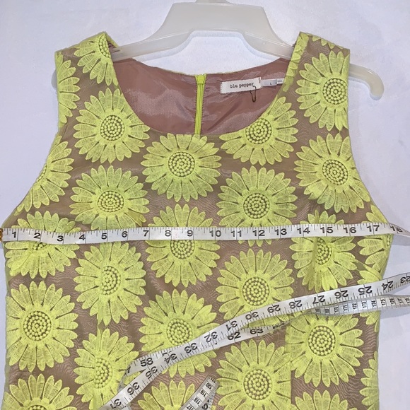 Dress - Picture 6 of 7